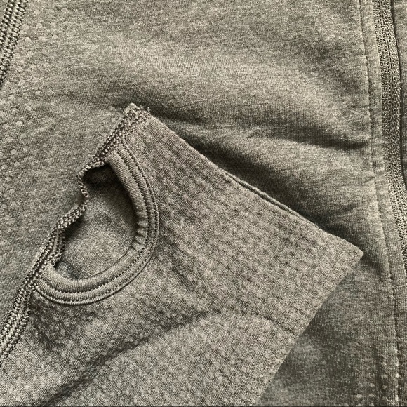 Gymshark ‘Vital’ Seamless 1/2 Zip Pullover (M) - black - Picture 4 of 6